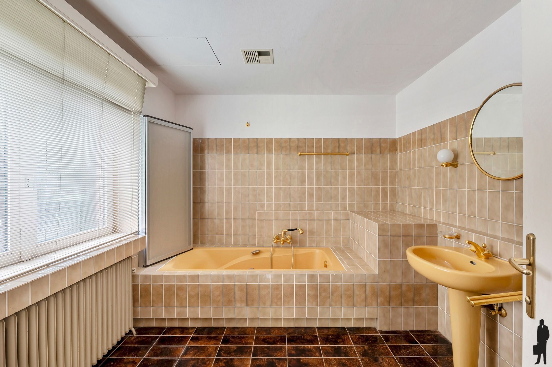 Residentieel gelegen te renoveren villa op ca. 2415m². foto 13