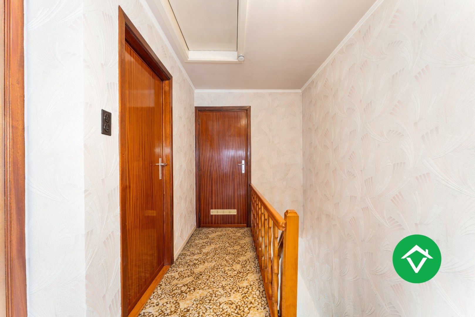 Op te frissen gezinswoning met twee garages en landelijk zicht te Eernegem foto 12