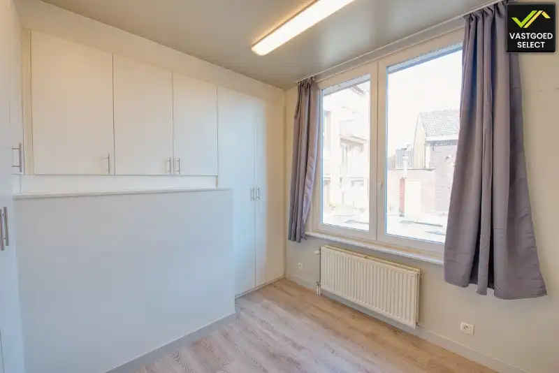 Commercieel handelshuis met apotheek en woonst te koop in centrum Eeklo foto 10