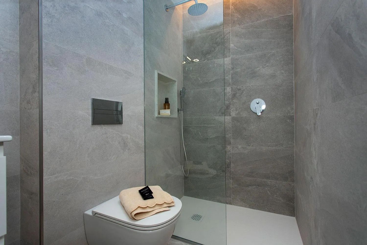 Strak design en strandleven gecombineerd: instapklare luxe woning in hartje Torre de la Horadada foto 18