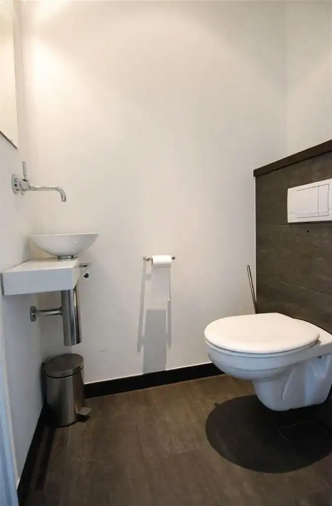 Prachtig appartement met 2 slaapkamers, terras en garagebox gelegen in Residentie Kloosterbempden, midden in het centrum van Maaseik. foto 12