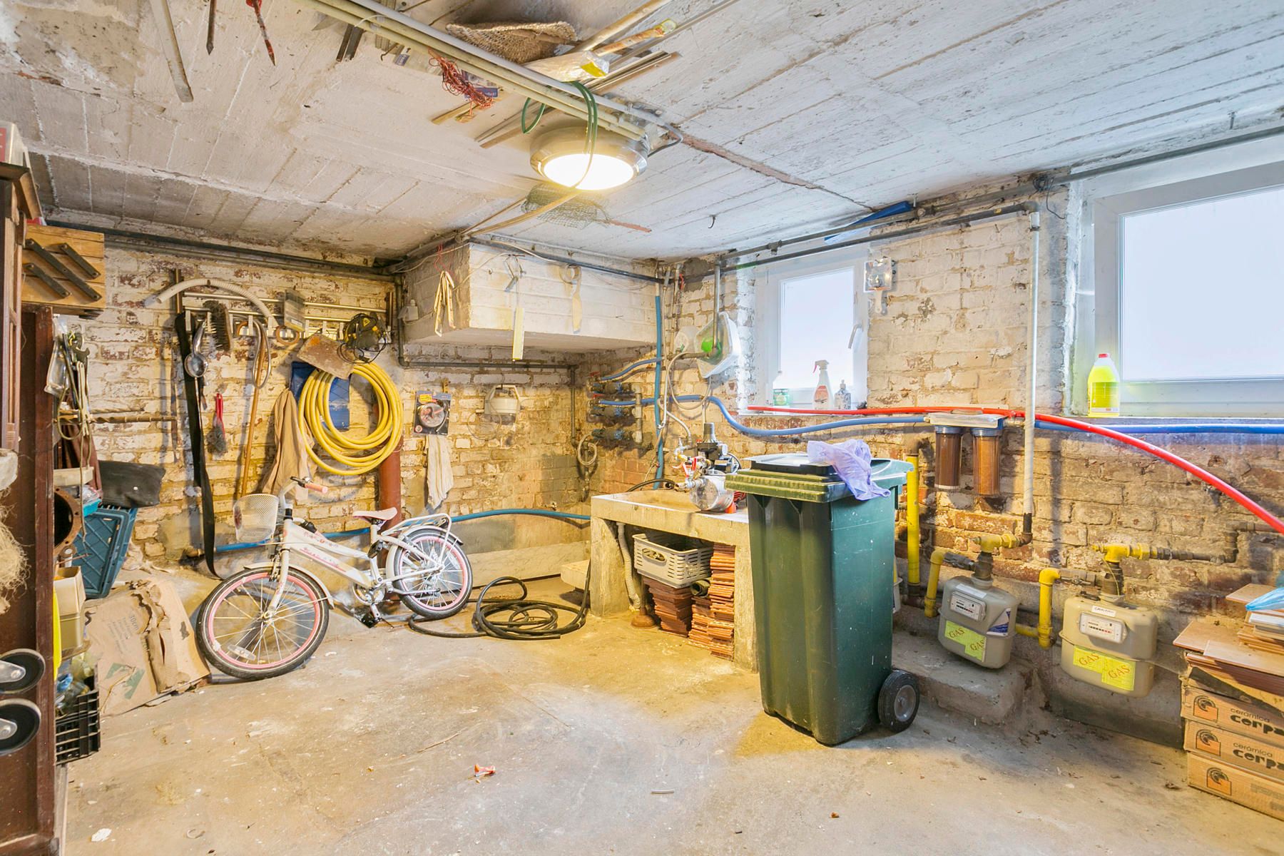 Karaktervol opbrengstgebouw op toplocatie in Ronse! foto 28