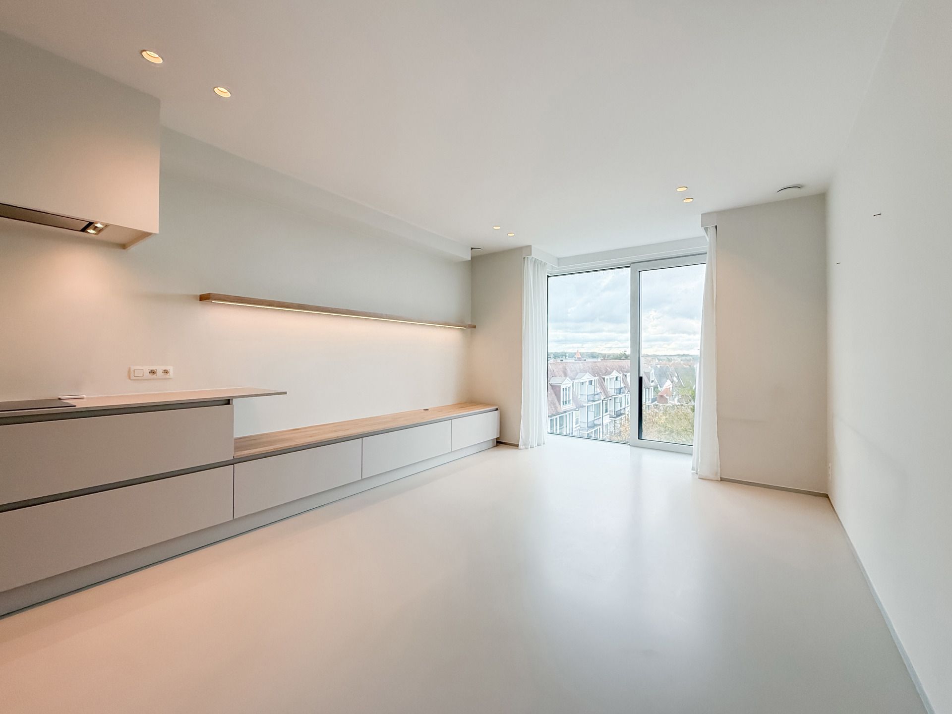 Stijlvol en lichtrijk appartement op toplocatie in het Zoute foto 4