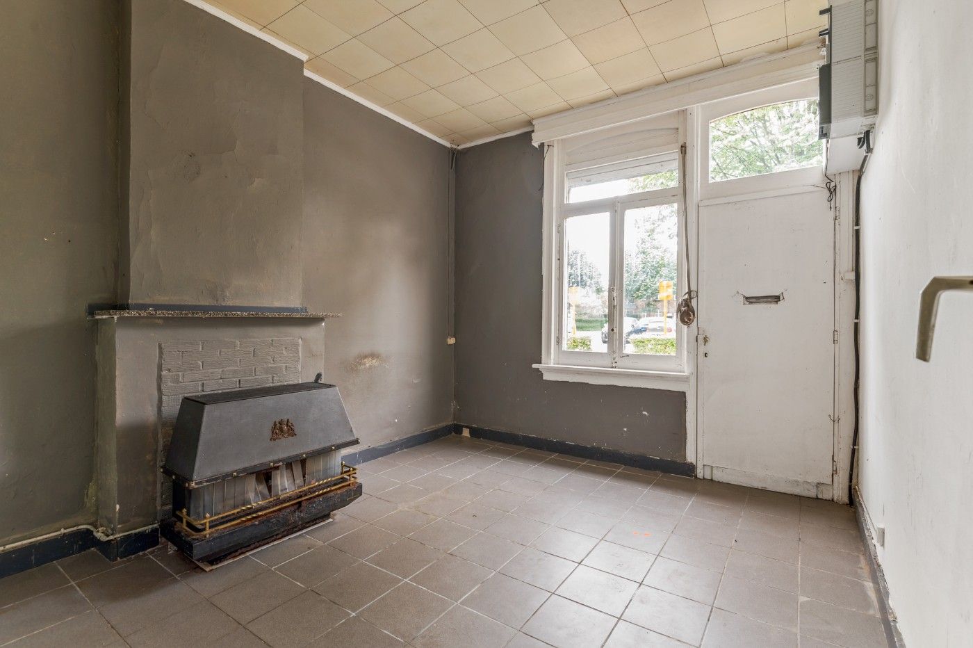 Karaktervolle, te renoveren woning met 4 slpk., garage en tuin foto 2