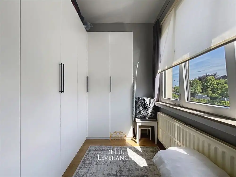 Prachtige, gerenoveerde woning met tuin en garage op toplocatie te koop in Mortsel! foto 6