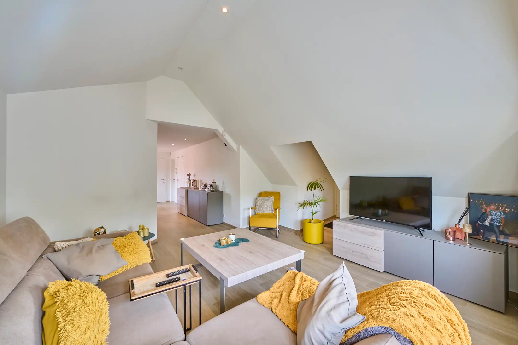 Ruim handelspand met woonst (3slpk)- zwemvijver  - diverse mogelijkheden !  foto 19