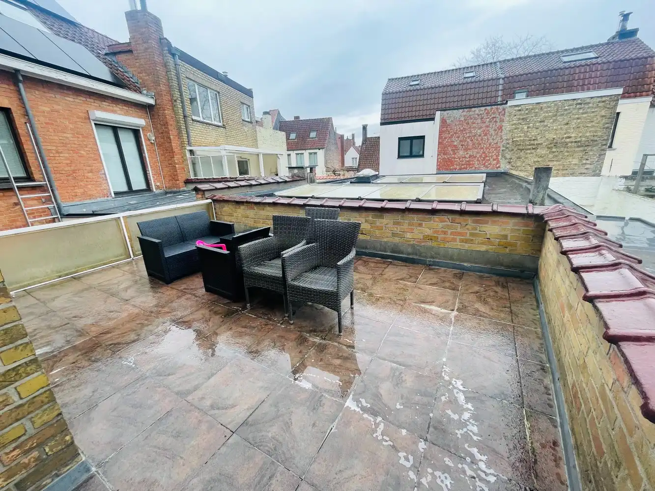 Brugge centrum, vlakbij Smedenpoort , Vestingen , t' Zand en station Ruime degelijk GEBOUWDE BEL-ETAGE  WONING met  GARAGE van circa 90 m³, 3 SLPKS en zonneterras. foto 3