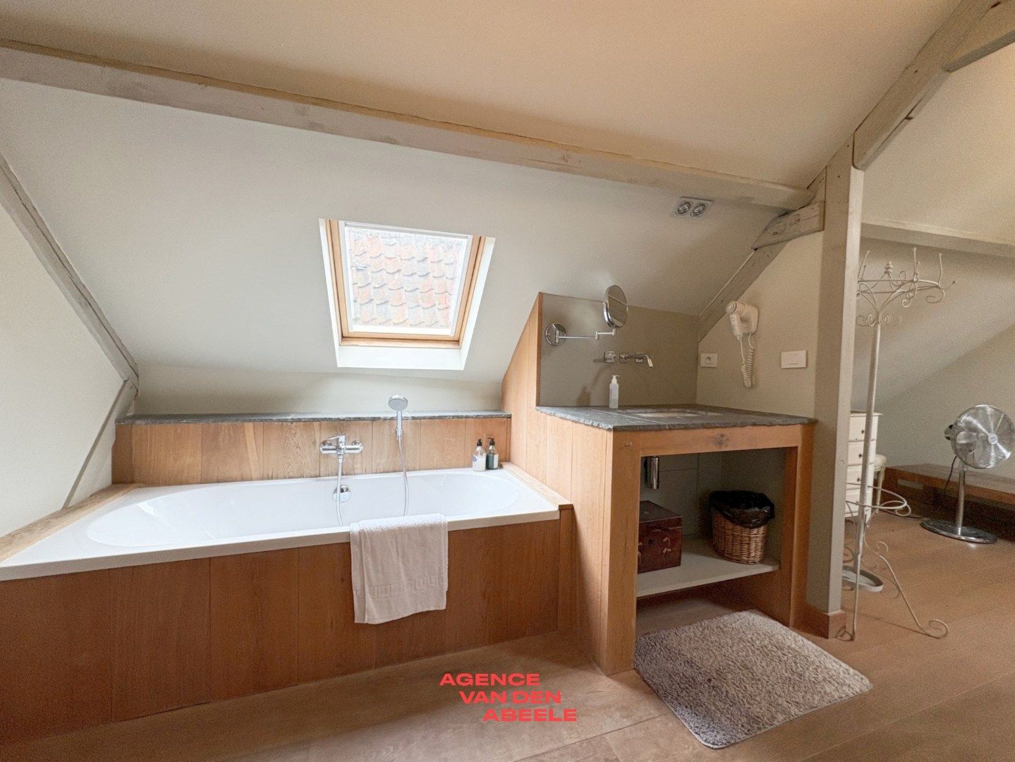 High class woning met stadskoer foto 23