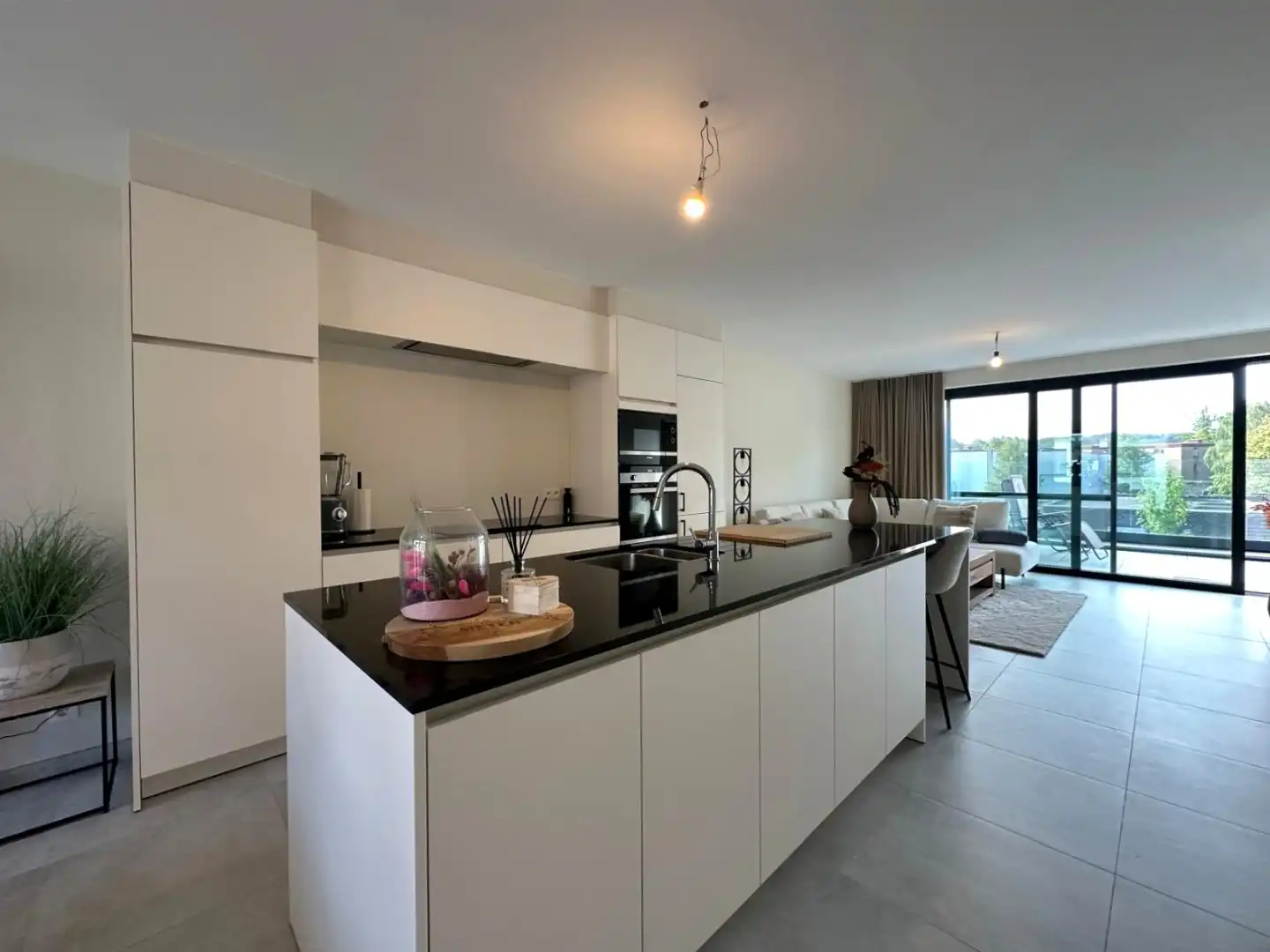 Modern appartement op centrale locatie te Sint-Andries foto 3