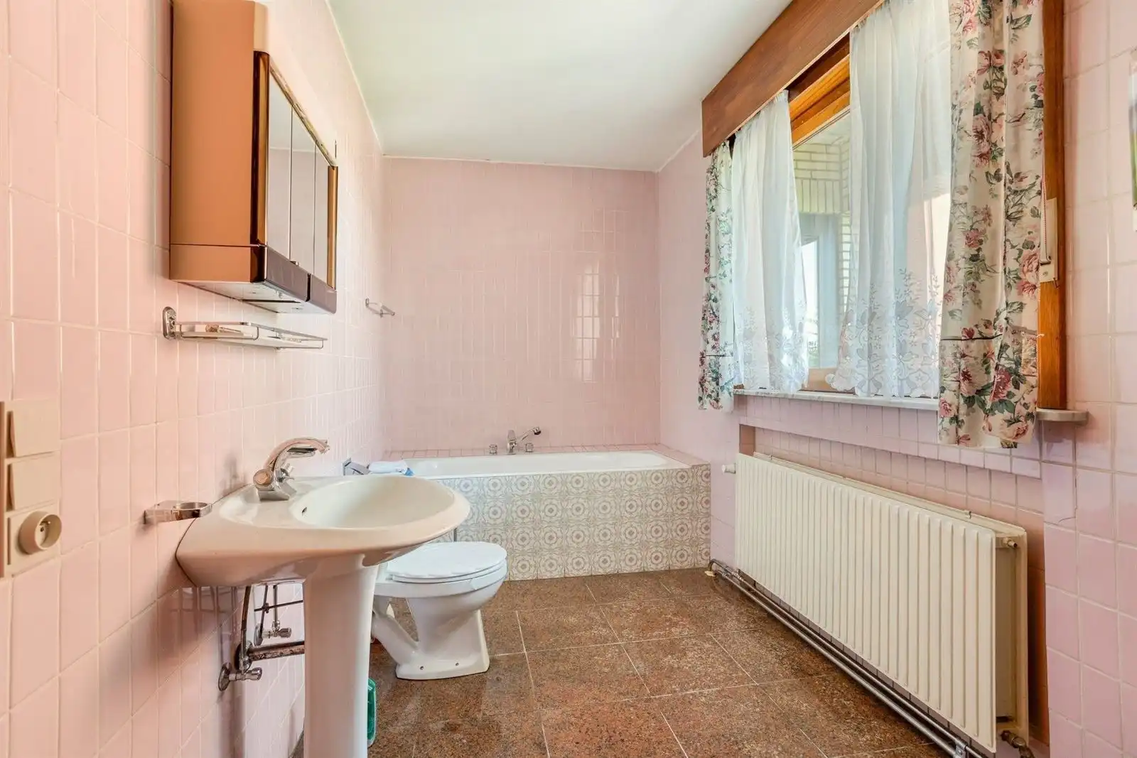 Te renoveren gezinswoning  (371 m²) met 5 slaapkamers op een perceel van 10a66ca te Huizingen foto 12