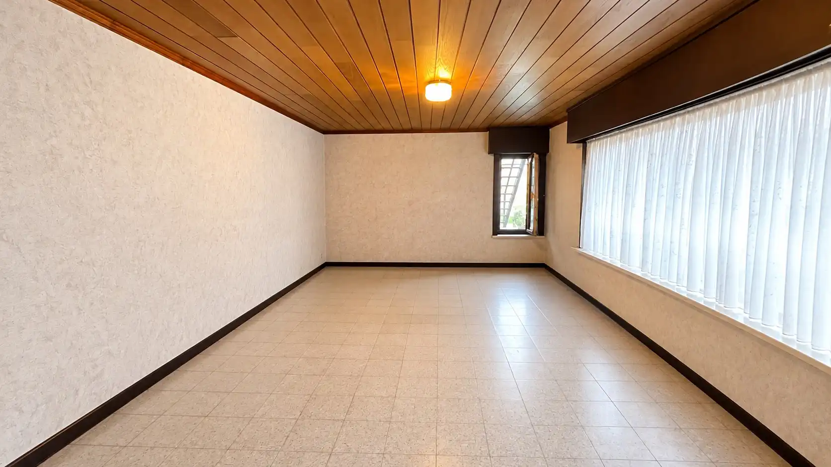 Ruime woning met 5 mogelijke slaapkamers, 2 badkamers, grote garage, ... 641 m² foto 13