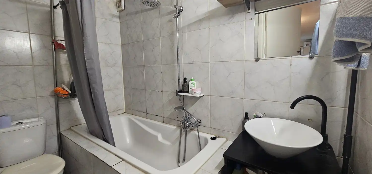 Opbrengstpand met handelspand  (op te delen in 2 appartementen) en 6 (8) appartementen op de eerste en tweede verdieping te koop. foto 9