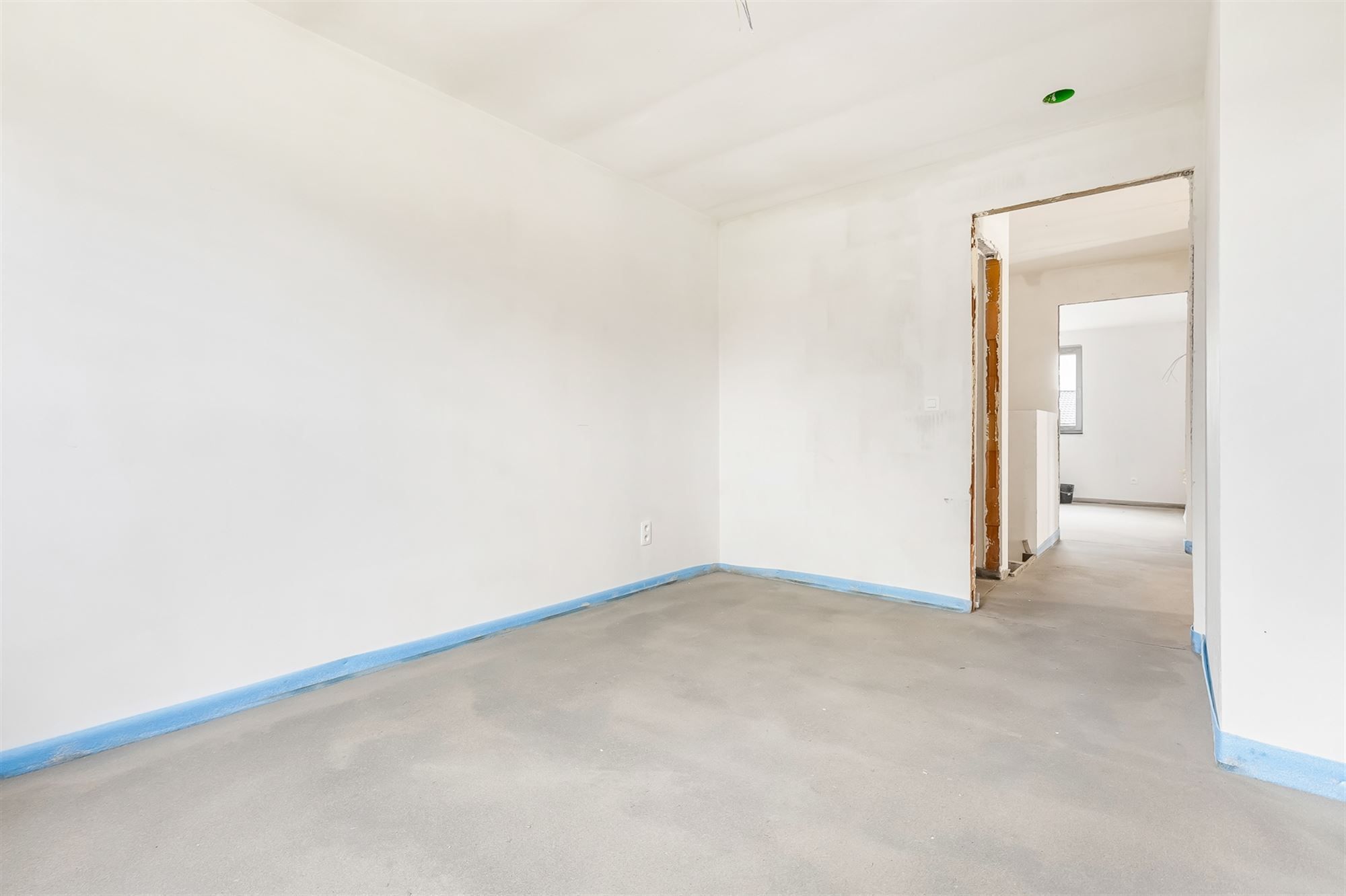 VOLLEDIG AFGEWERKTE NIEUWBOUWWONING IN DOODLOPENDE STRAAT foto 20