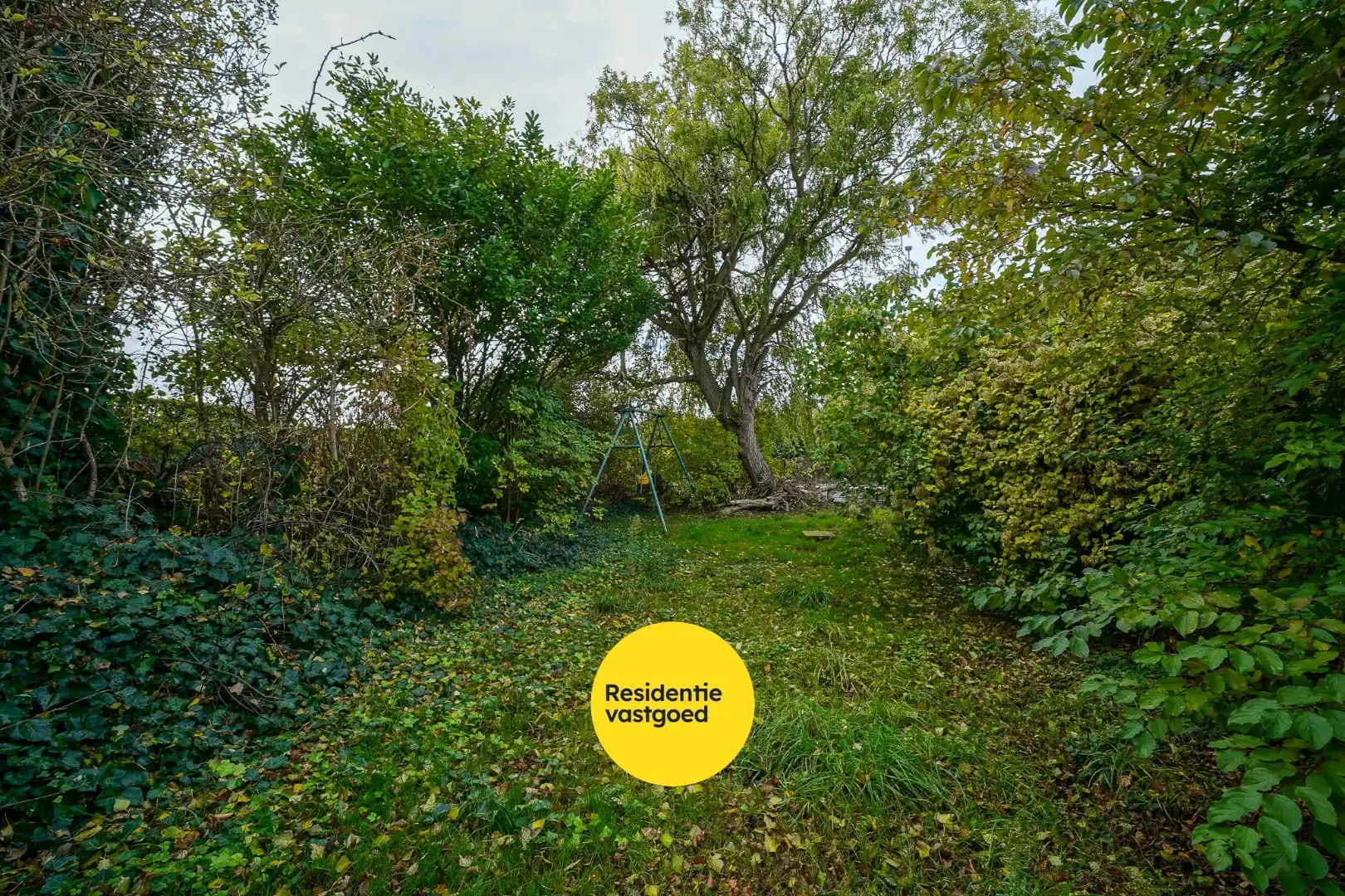 Te renoveren woning met dubbele garage in Bredene – ideaal renovatieproject foto 4