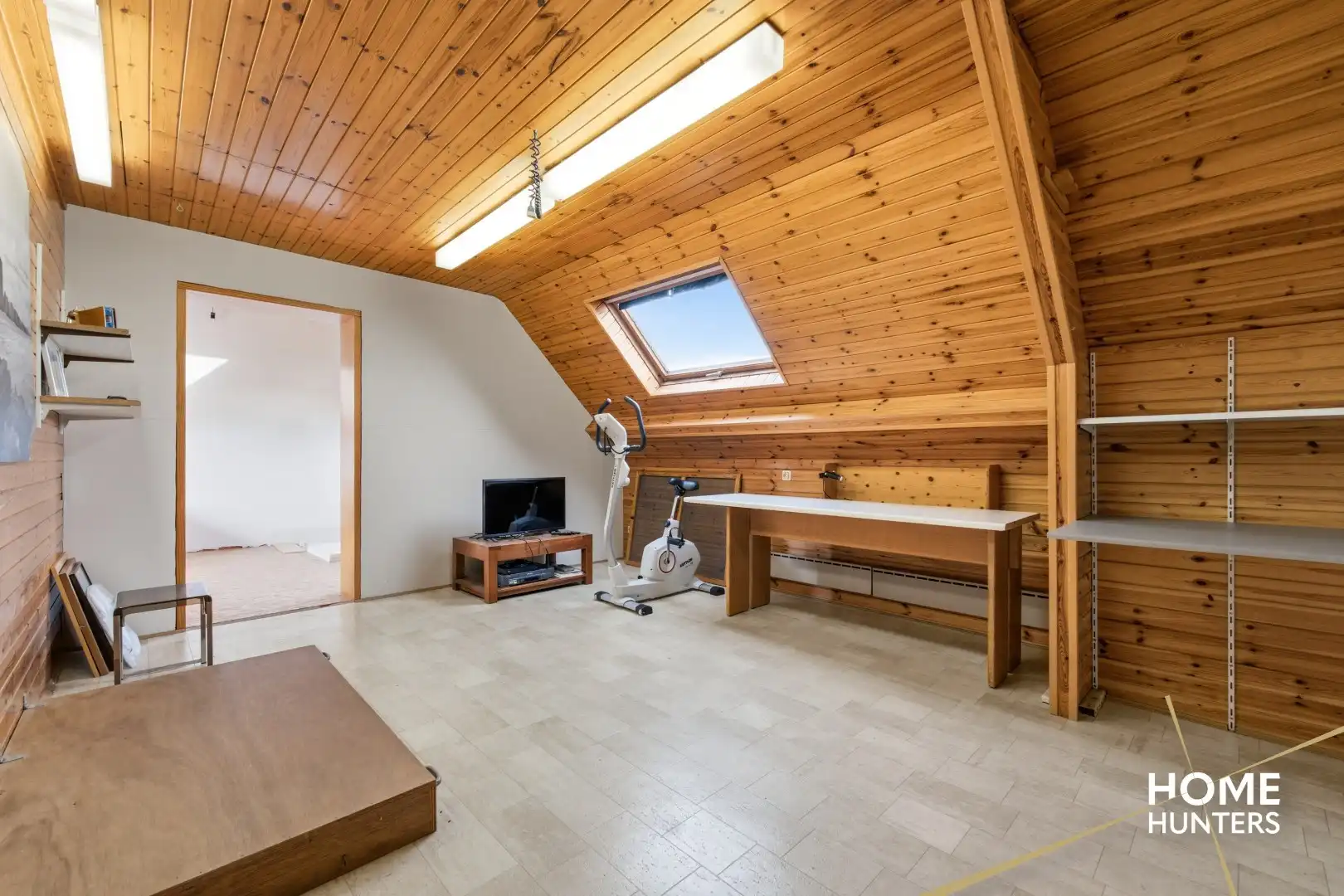 Veelzijdige woning met handelsruimte, 4 slaapkamers, grote garage en zonnige tuin op 497 m² foto 26