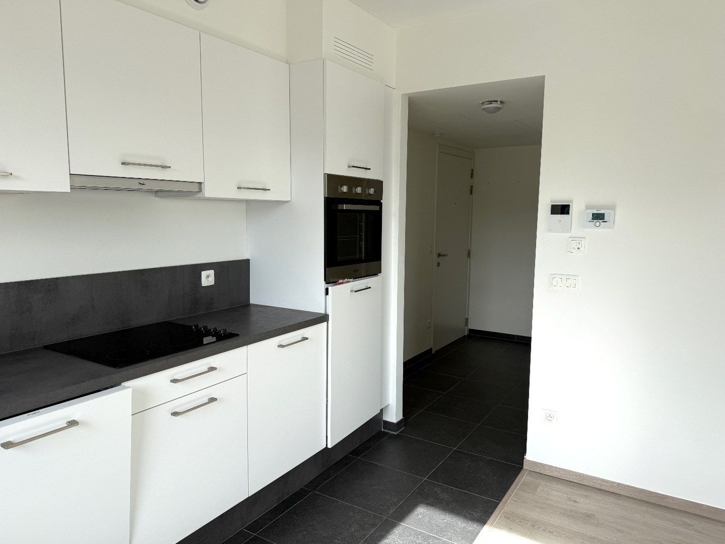 Modern appartement met ruim terras, rustige ligging in randstad Tongeren foto 5