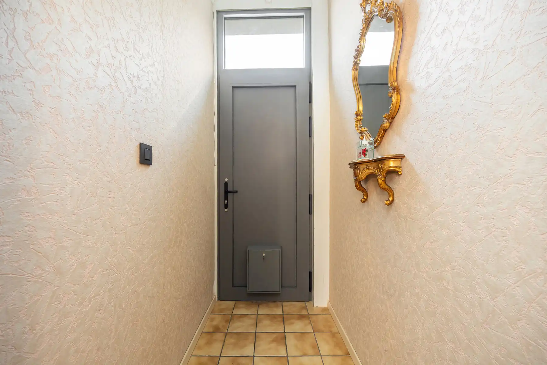 Woning met drie slaapkamers en aangename tuin in Boom foto 3