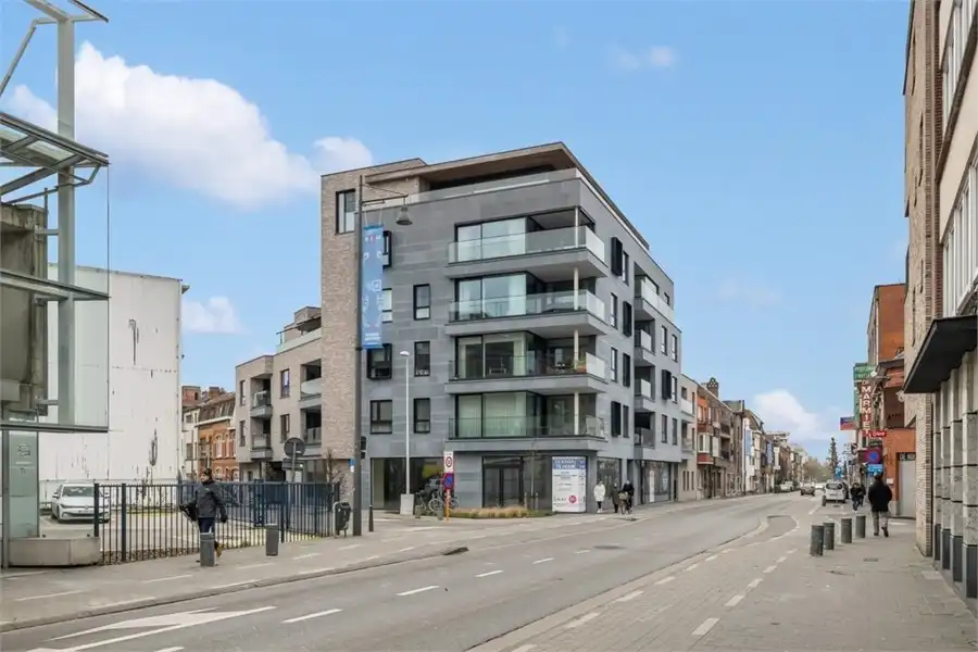 UNIEK CASCO HANDELSPAND VAN 196M² OP EEN TOPLOCATIE IN HASSELT foto 2