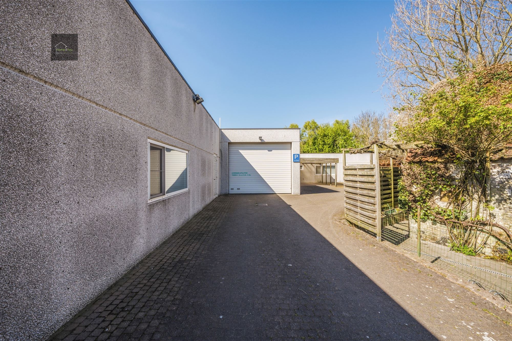  Multifunctioneel bedrijfsgebouw met toonzaal, magazijn, kantoren én woonst op toplocatie. foto 9