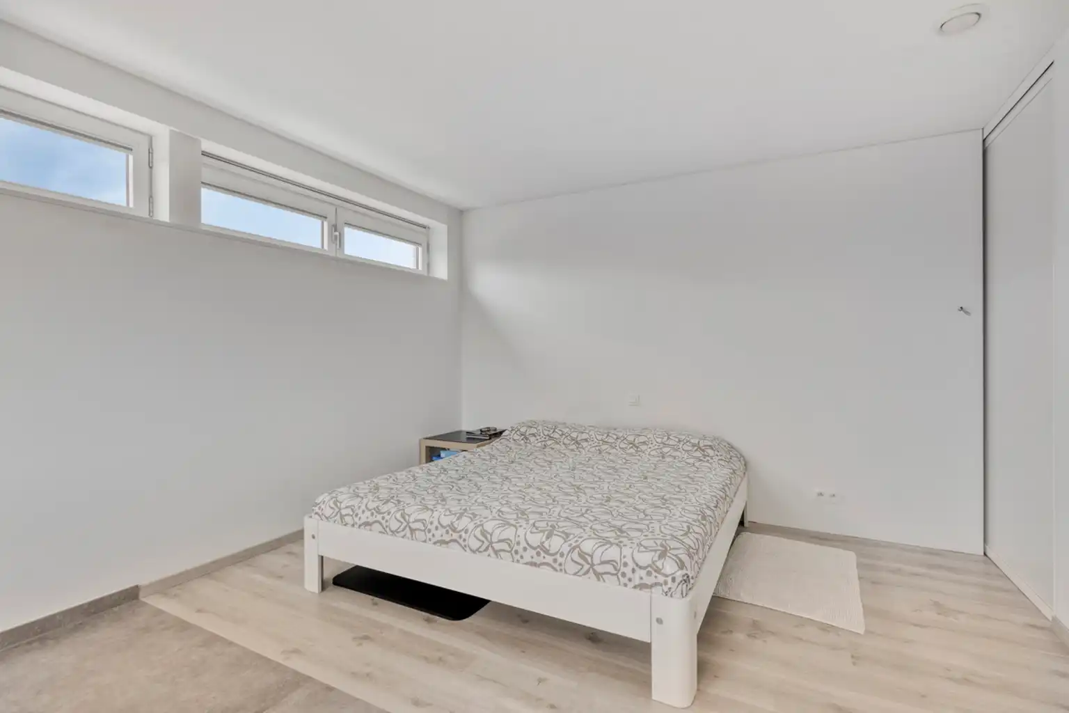 Instapklare halfopen bebouwing met 2 slaapkamers en tuin foto 16