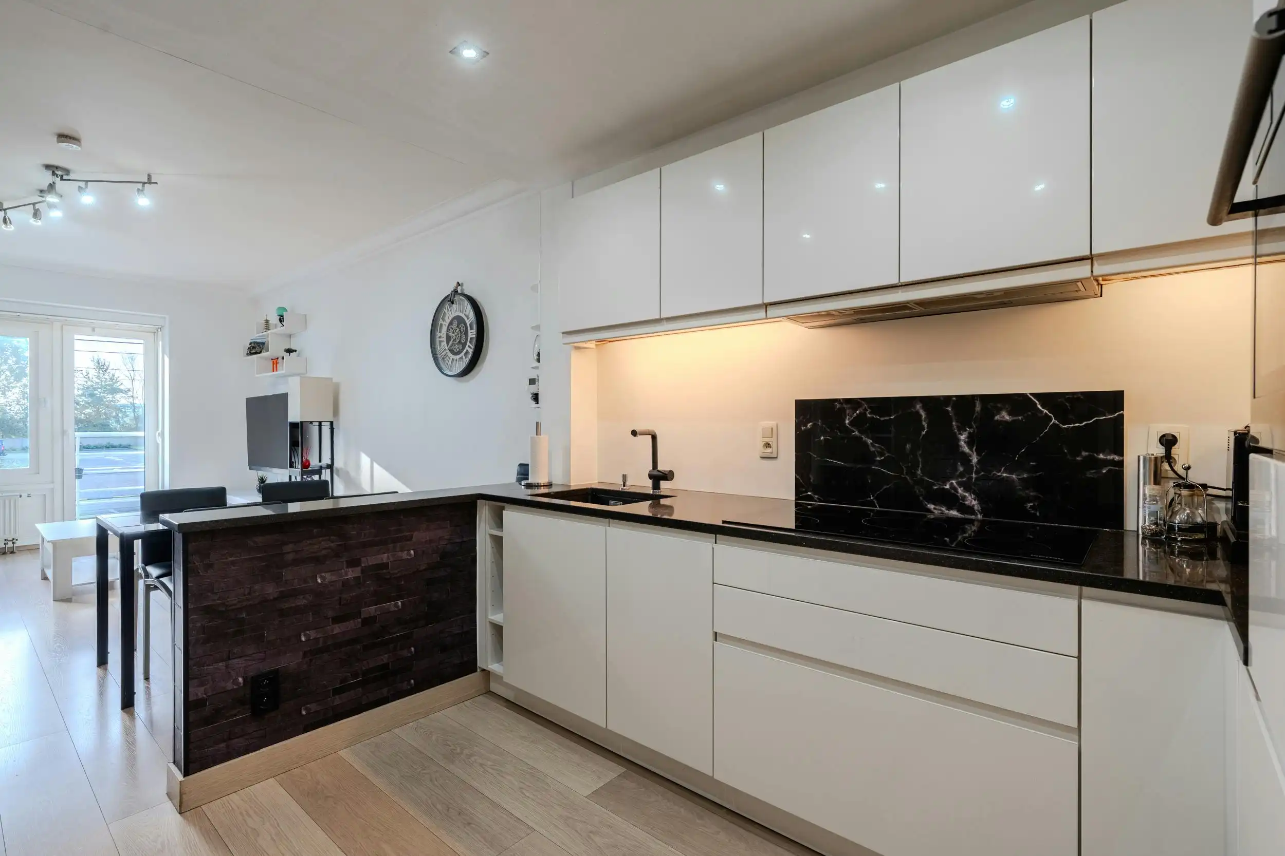 Instapklaar 1-slaapkamer appartement vlakbij zee te Oostende foto 5