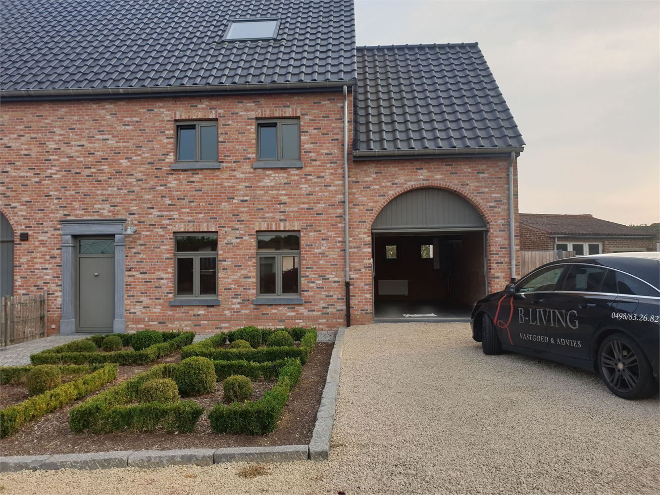 Prachtige woning met 5 slaapkamers! foto {{pictureIndex}}