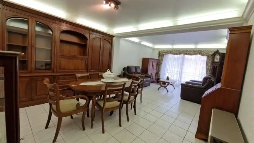 Praktisch ingericht en ruim APPARTEMENT met 2 slaapkamers, mooie leefruimten en garage in centrum van Tienen. foto 5