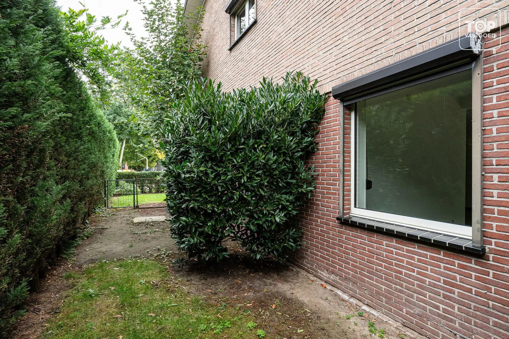 Ruime te renoveren woning met 4 slaapkamers op toplocatie foto 29