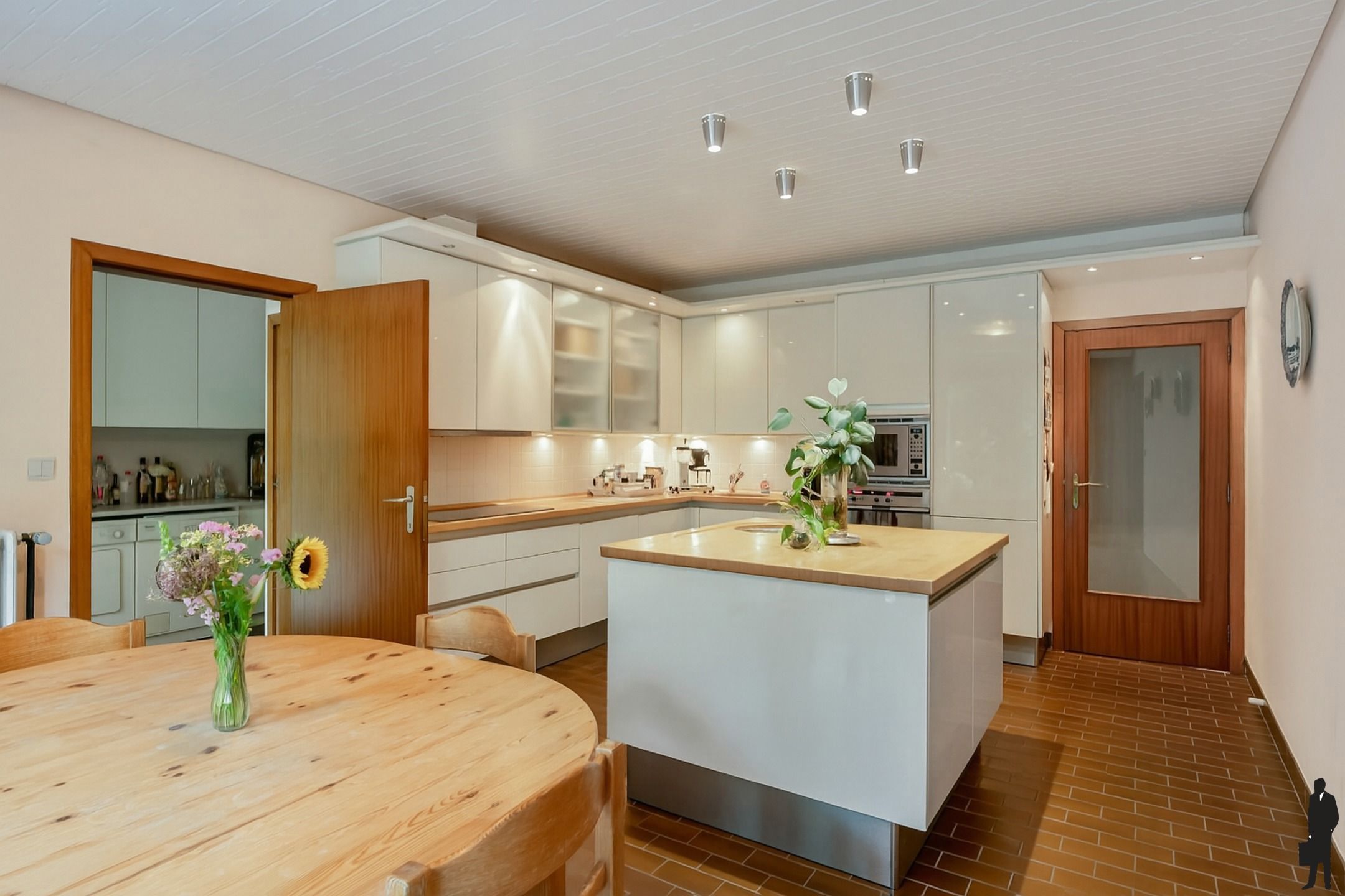 Residentieel gelegen villa op zonnig perceel van ca. 2467m²  foto 12