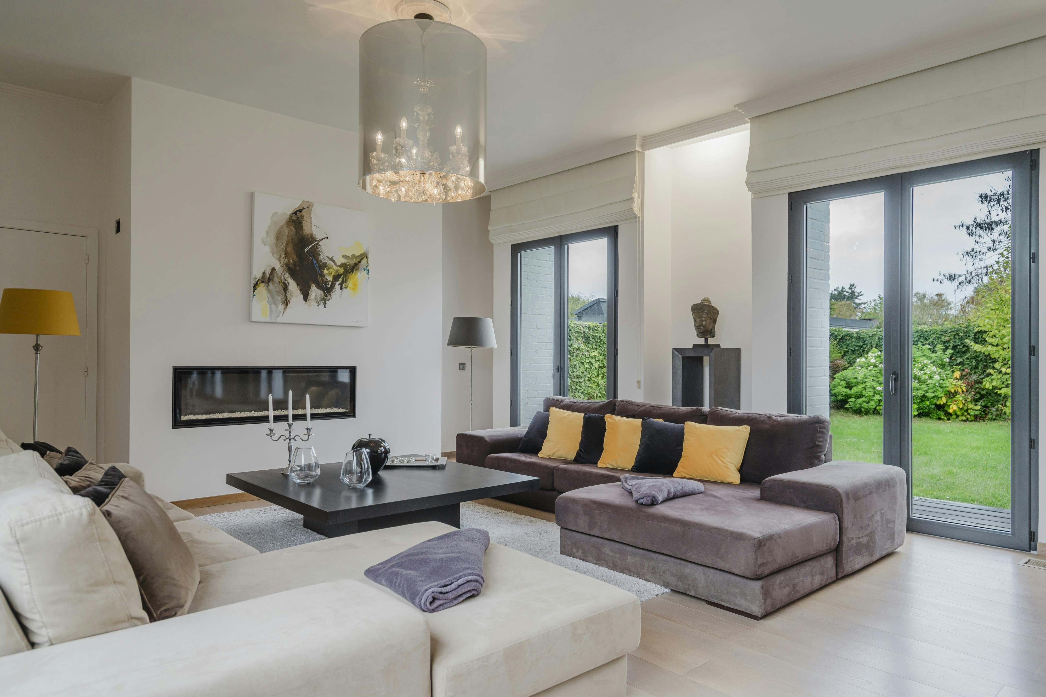 Architecturale patiowoning met tijdloze klasse foto 17