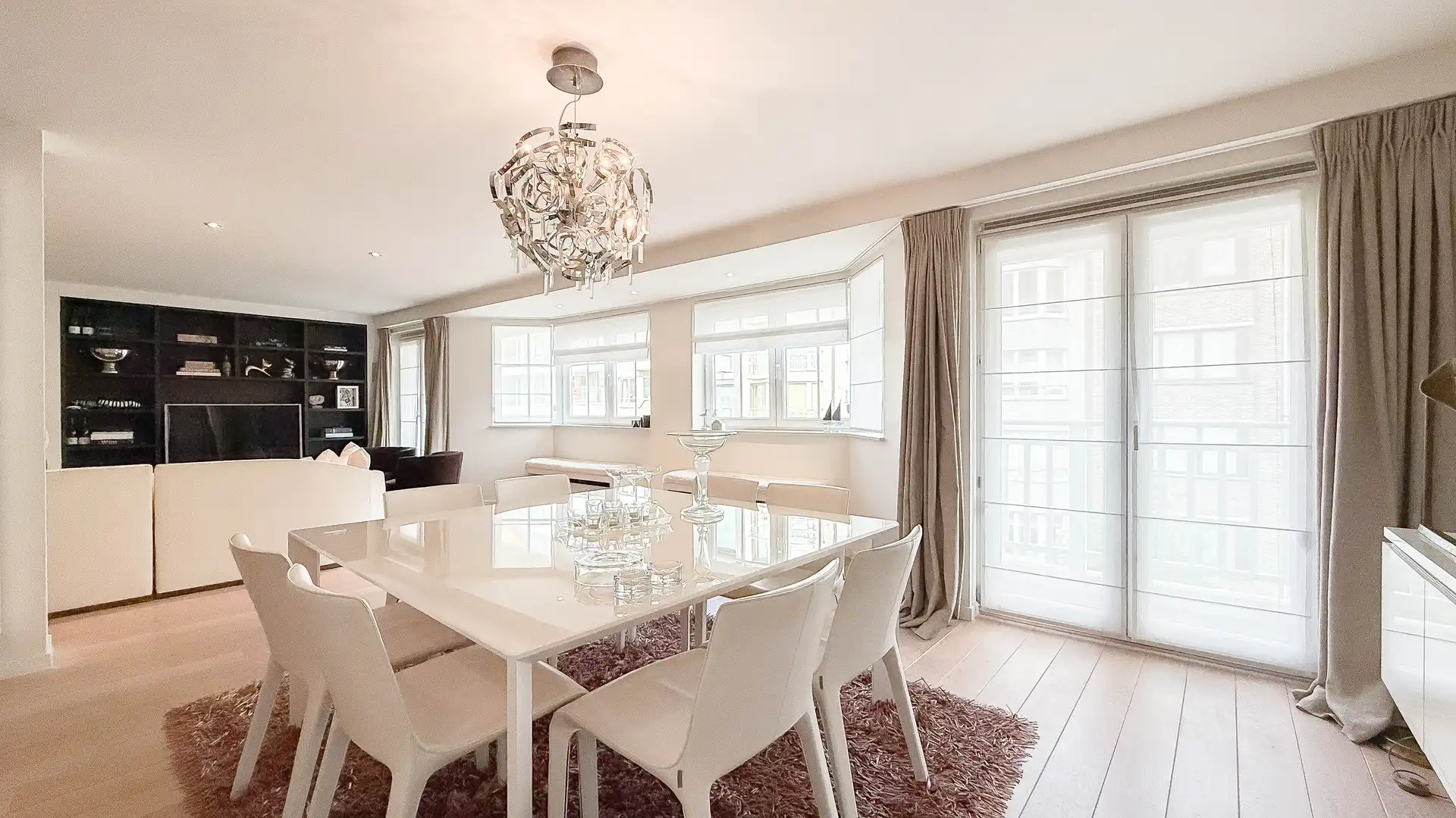 Ruim appartement van 163m² met 11 m² façade in de Dumortierlaan. foto 7