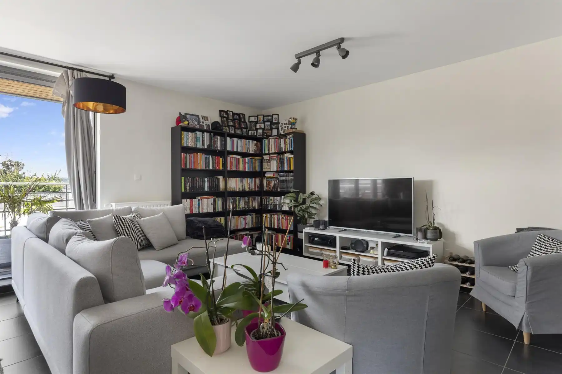 Centraal gelegen duplex appartement met 2 slaapkamers en terrassen te Wetteren  foto 3