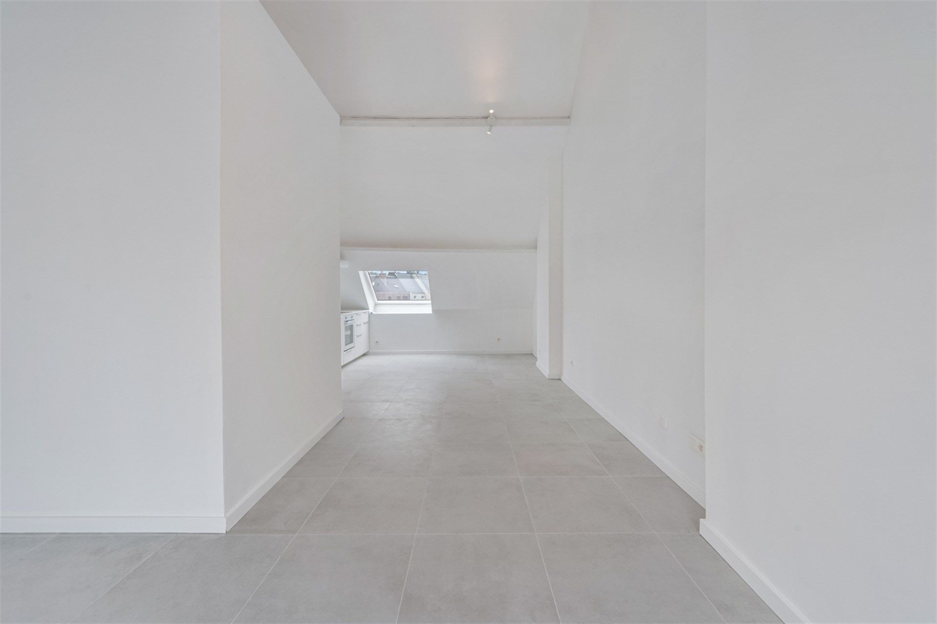Instapklaar appartement met terras op toplocatie in het centrum foto 4