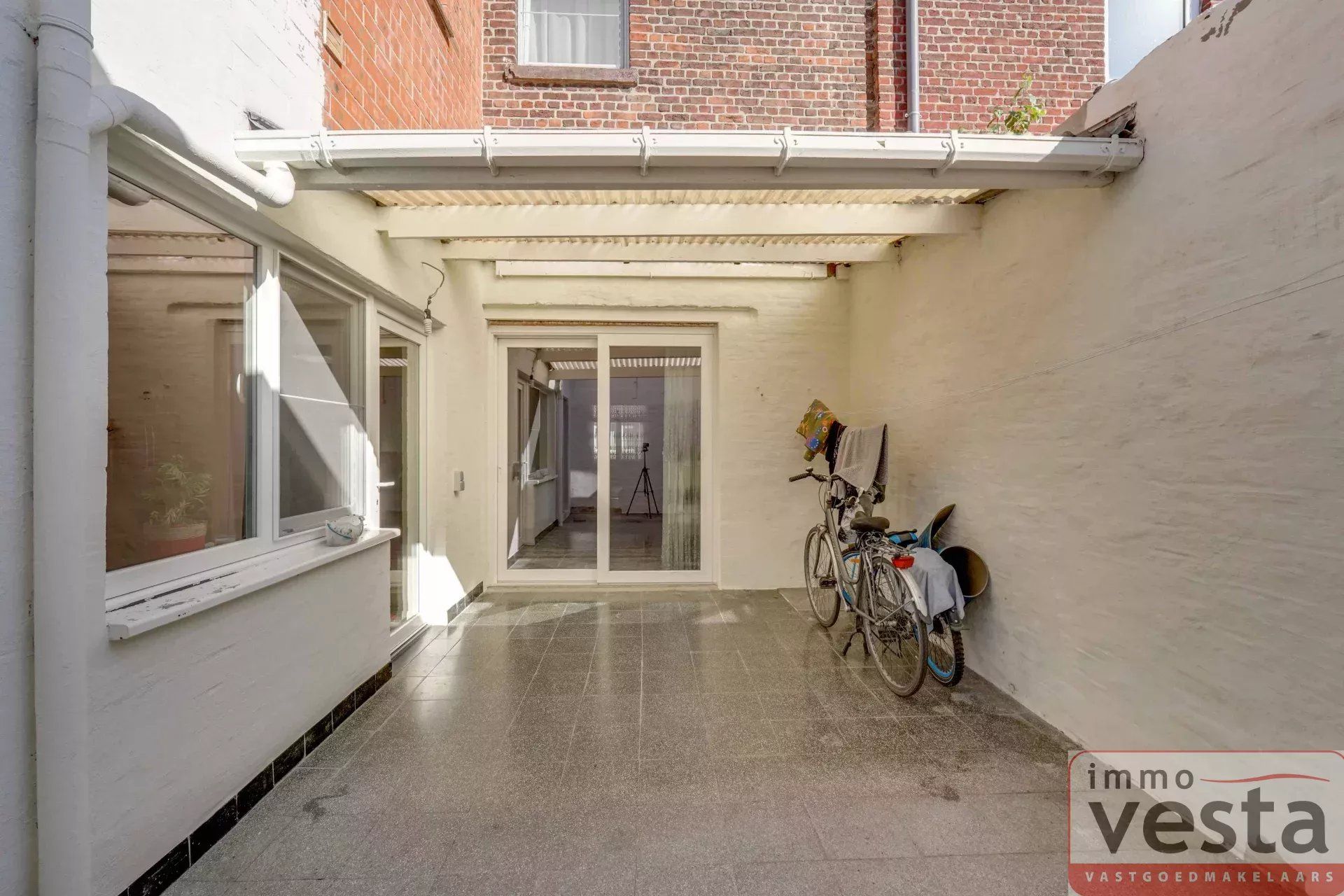Ruime rijwoning nabij centrum Sint-Truiden foto 22