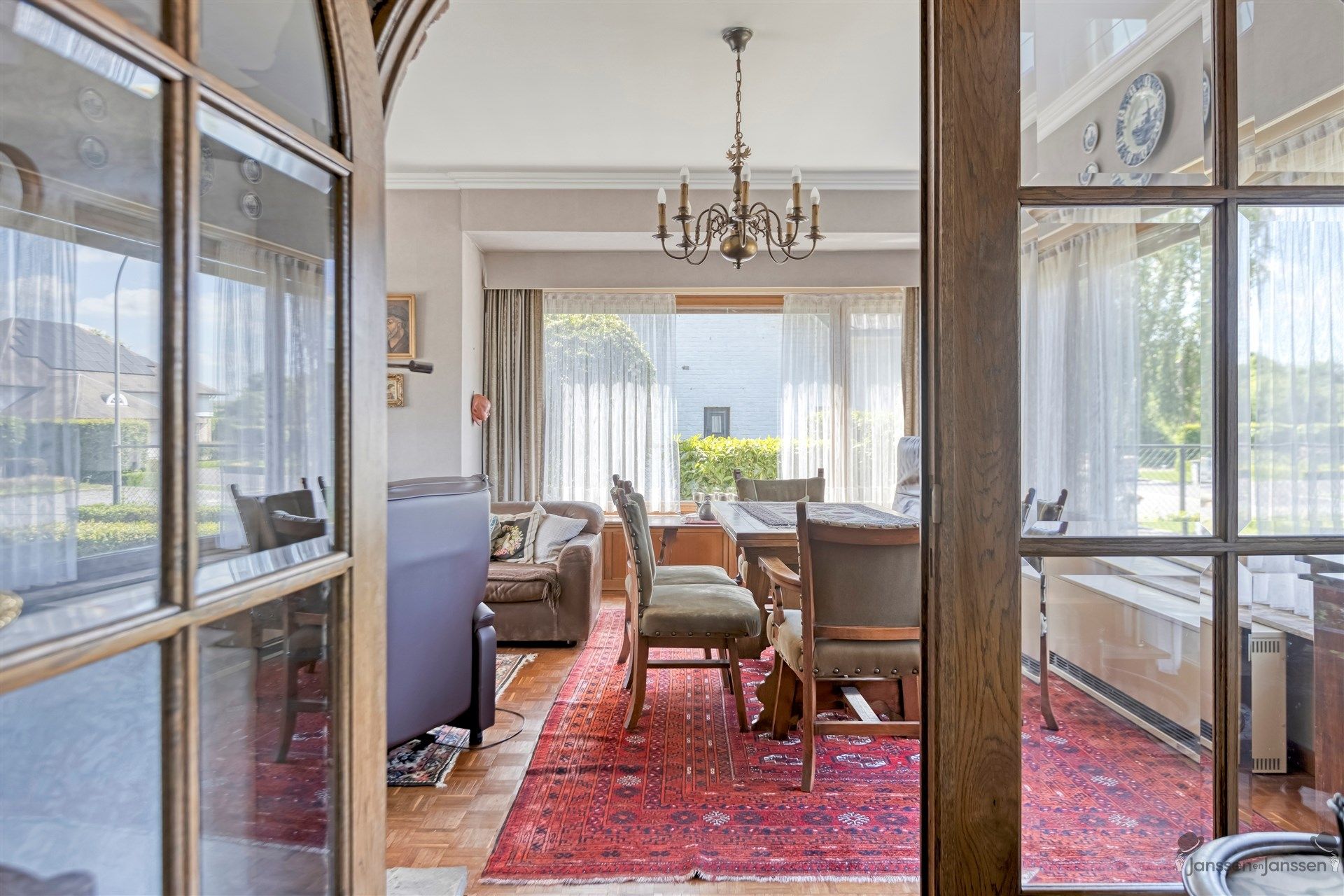 Karaktervolle gezinswoning met 5 slaapkamers en eindeloos potentieel te Leopoldsburg foto 5