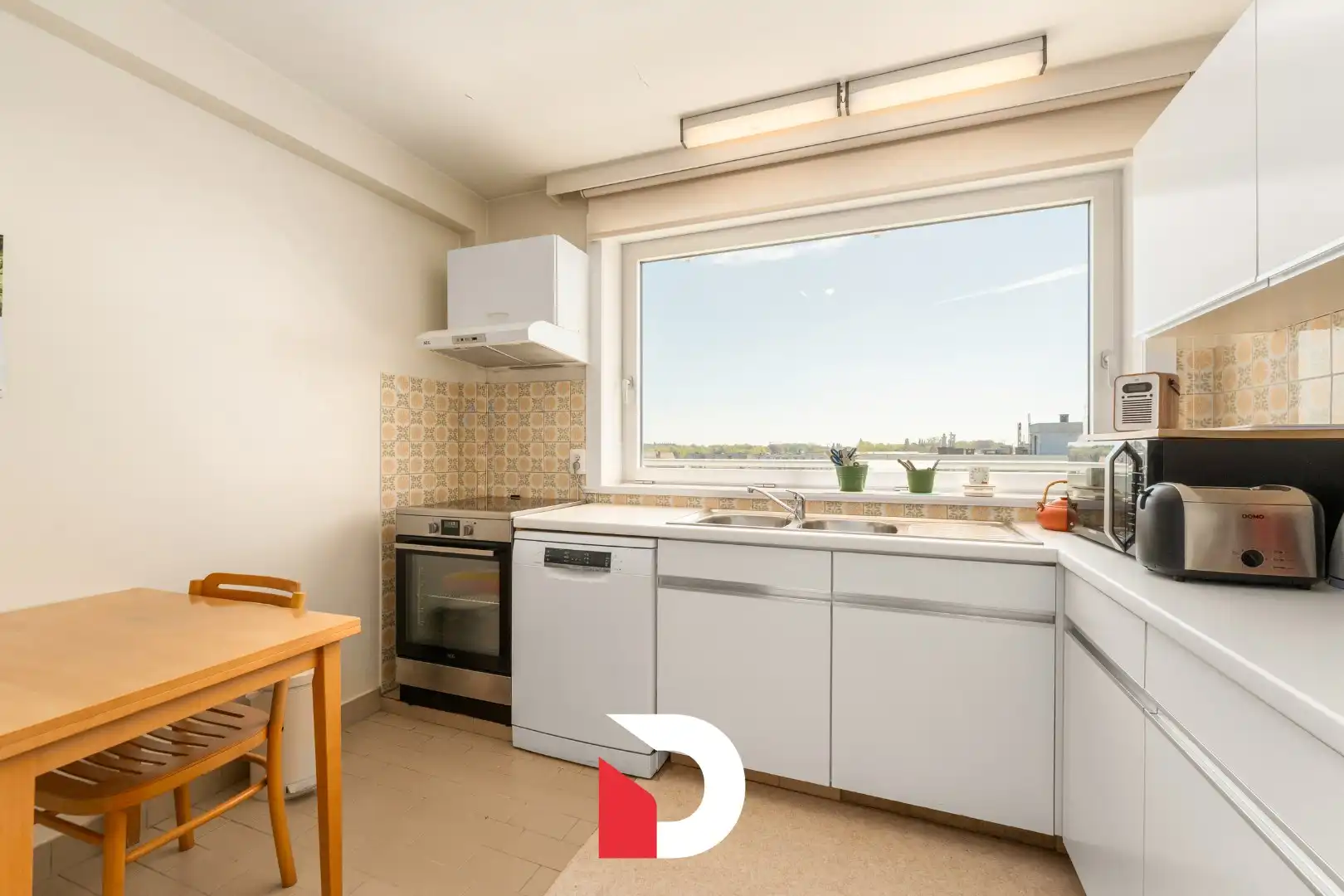 Aangenaam en lichtrijk app. op 5de verdiep met 2 slk.'ers op een toplocatie nabij het centrum van Brugge. foto 7