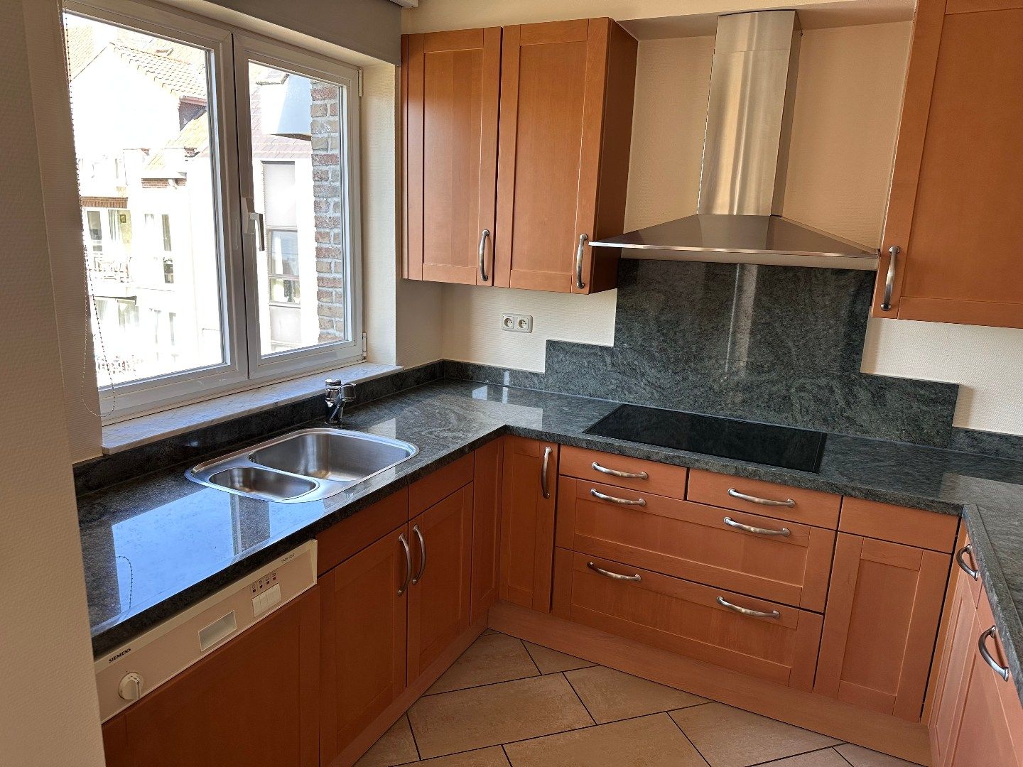 APPARTEMENT VAN 165m² MET 2 SLAAPKAMERS, 2 TERRASSEN en GESLOTEN GARAGE IN LANAKEN CENTRUM !  foto 13