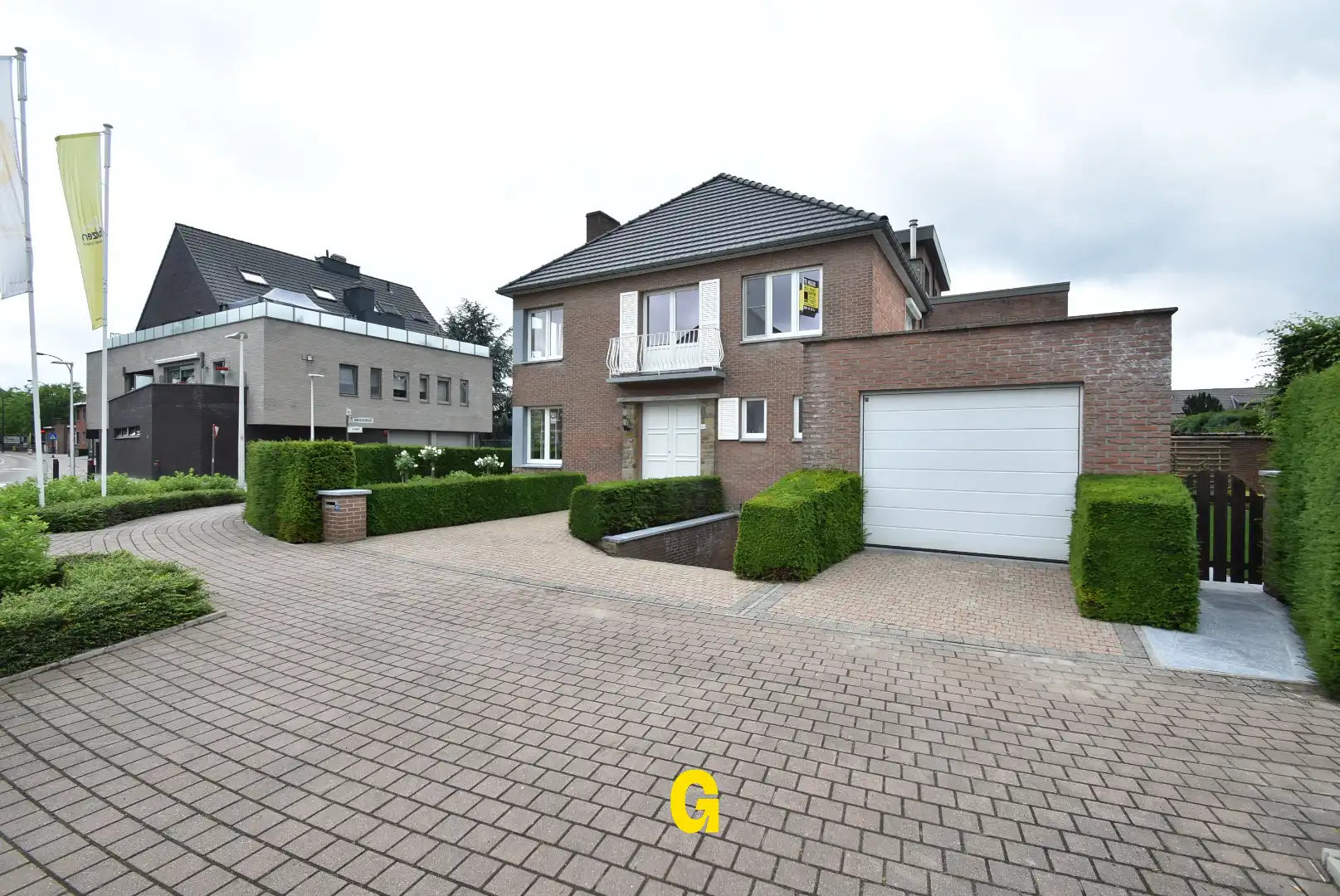 Halfopen woning met drie slaapkamers, tuin en twee garages in hartje Bilzen foto 28