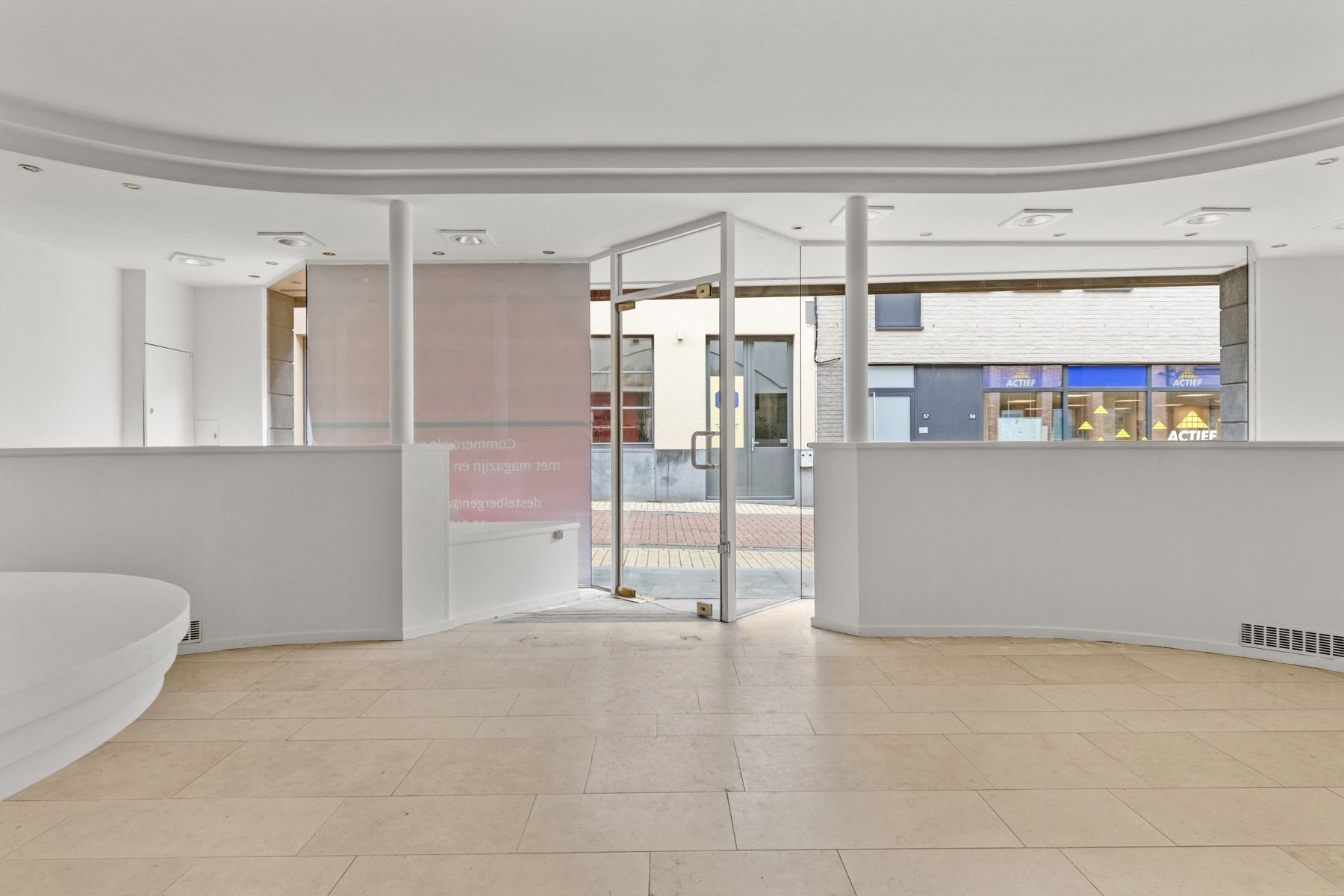 Handelshuis in dé winkelstraat van Wetteren! foto 3