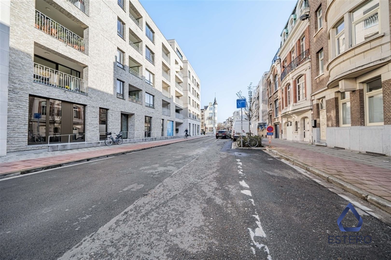 Modern 1-slaapkamerappartement met zonnig terras foto 15