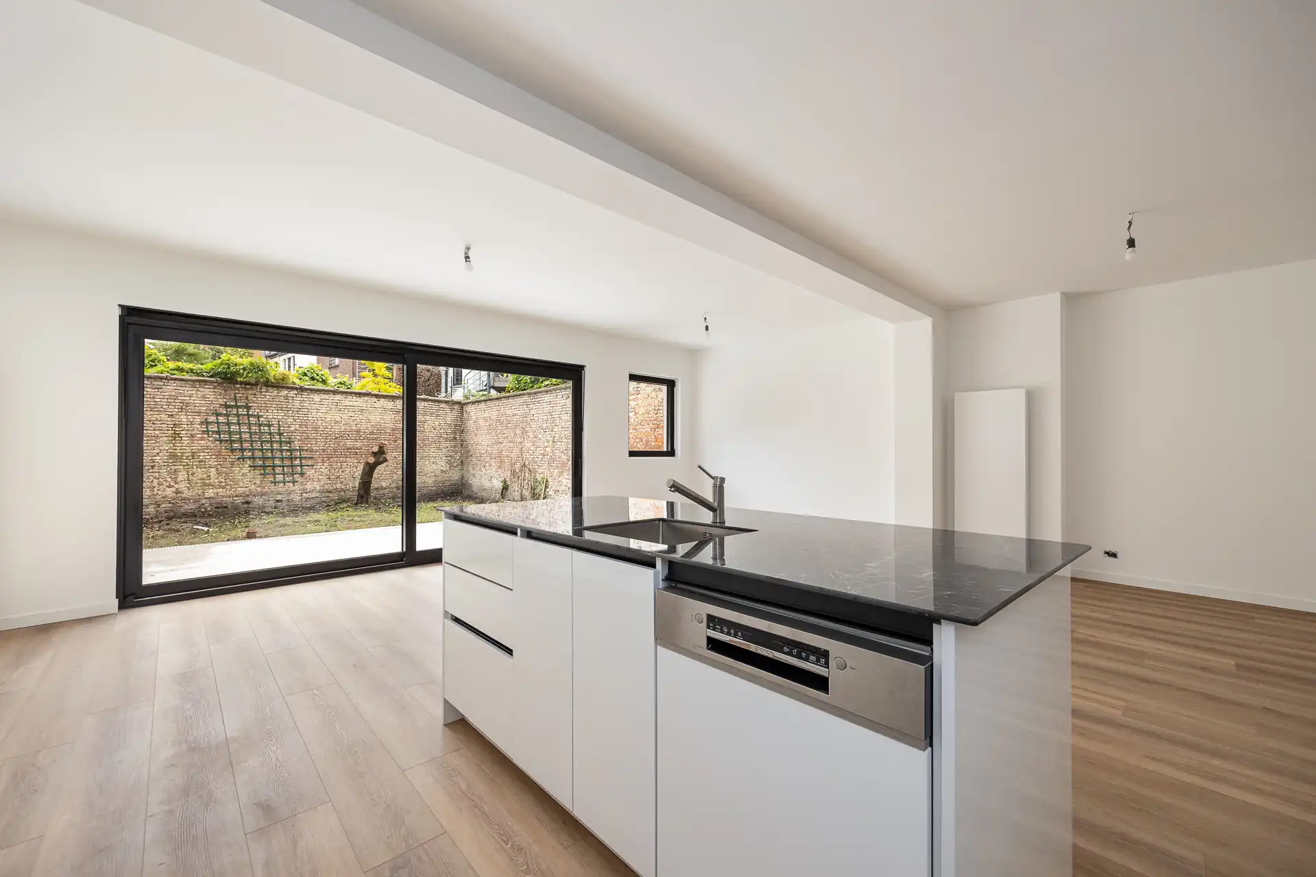 Hoogwaardig gerenoveerd GLVL-appartement met 2 slpks en tuin foto 7