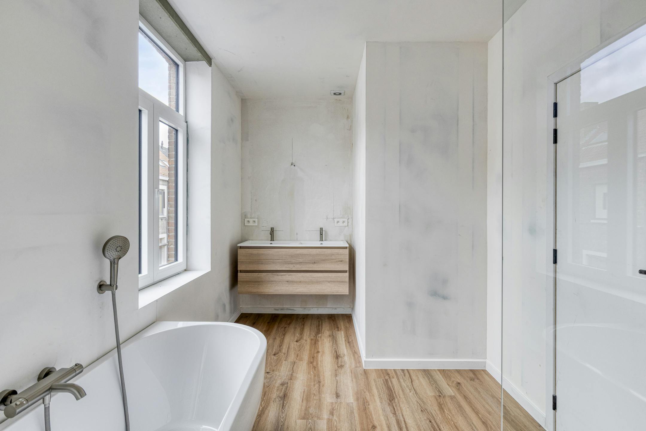 Gerenoveerd huis met 3 slaapkamers in Assebroek foto 10