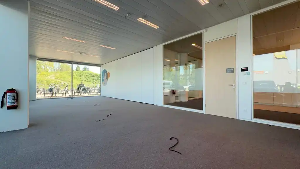 Instapklaar kantoorgelijkvloers te huur in Blue Towers in Gent foto 7