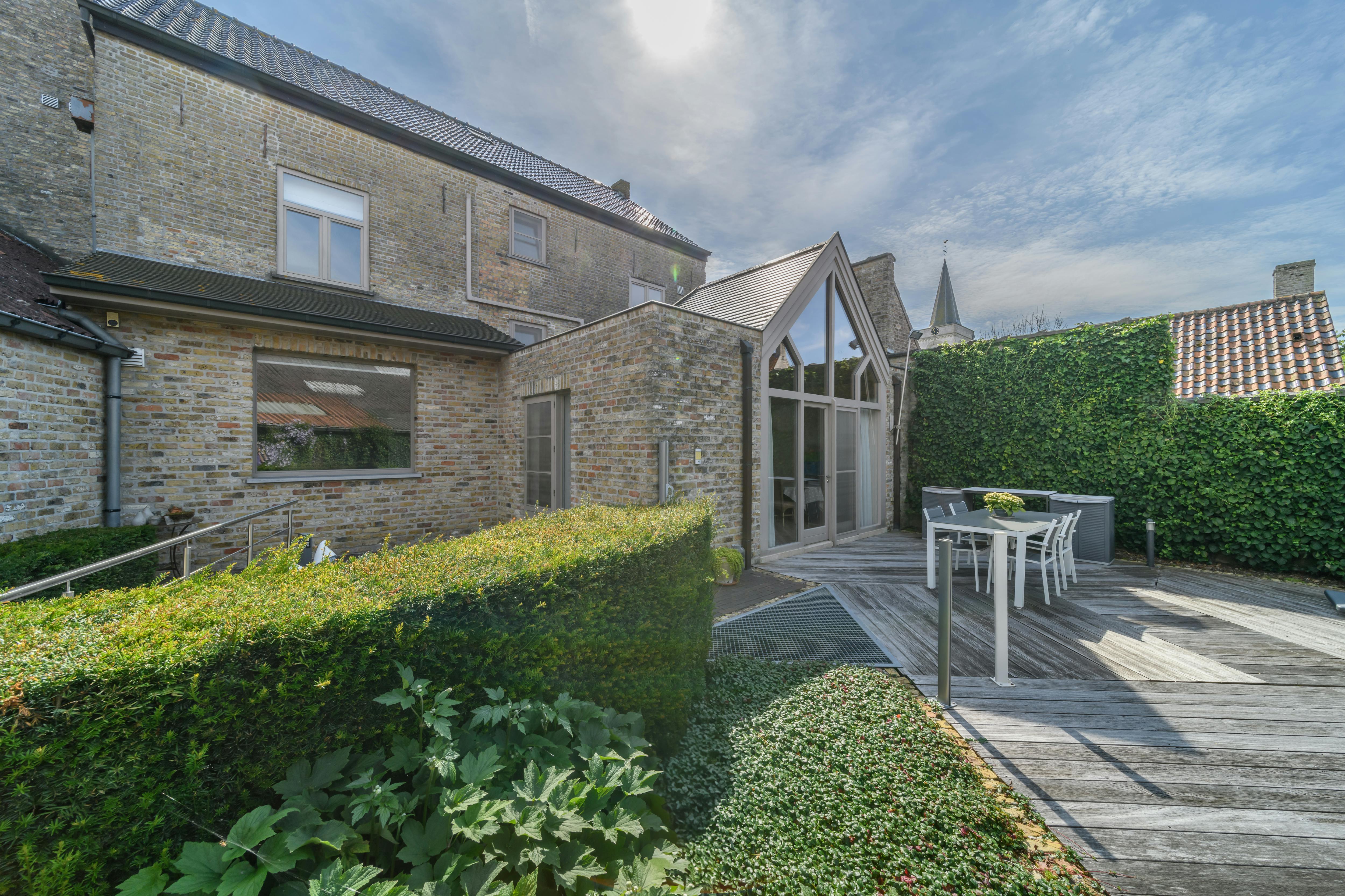 Herenhuis met ruime garage te koop in Izenberge. foto 29