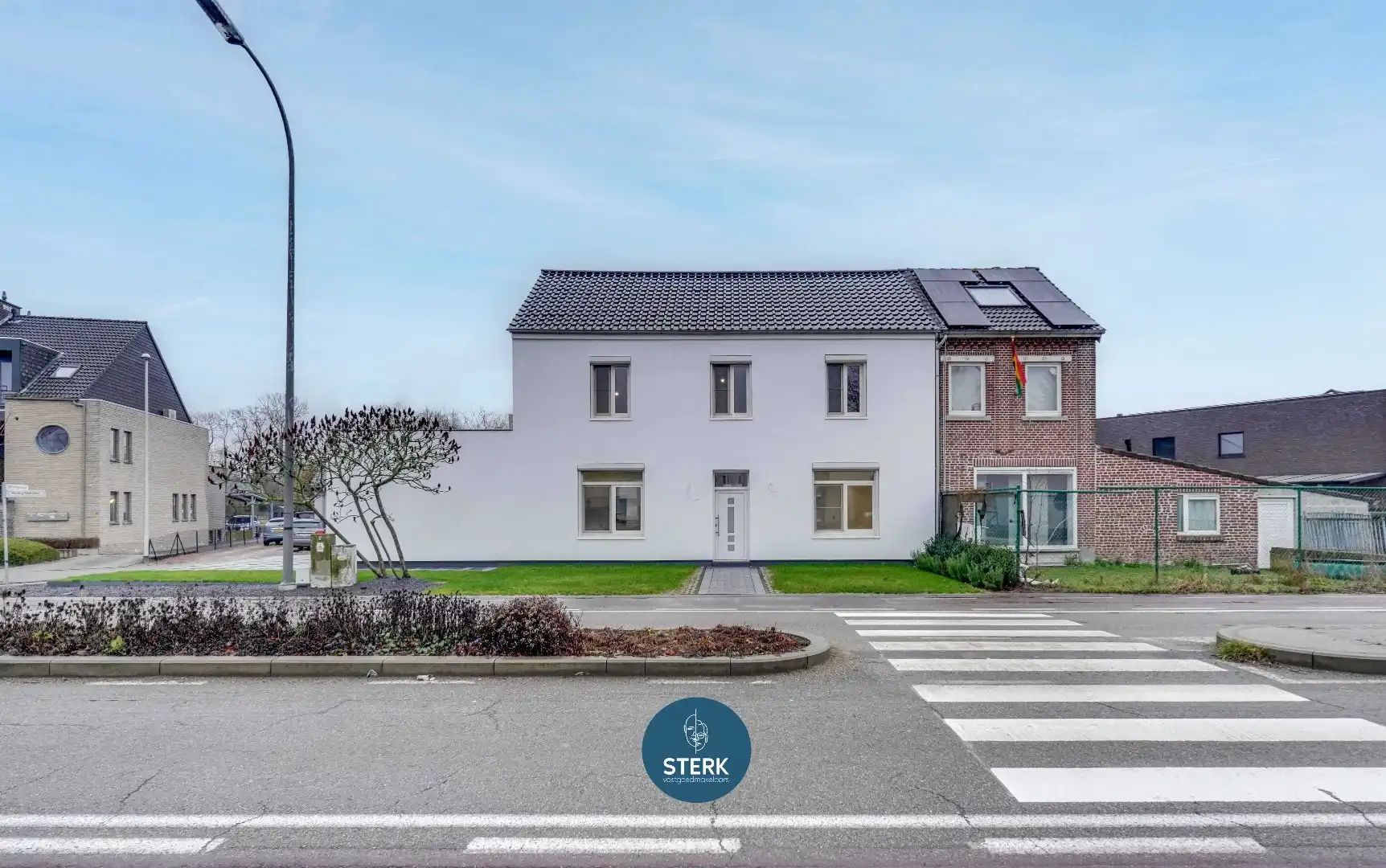 MODERN GERENOVEERDE GEZINSWONING MET 5 SLPKS + 2 BADKAMERS TE LANAKEN !  foto 26