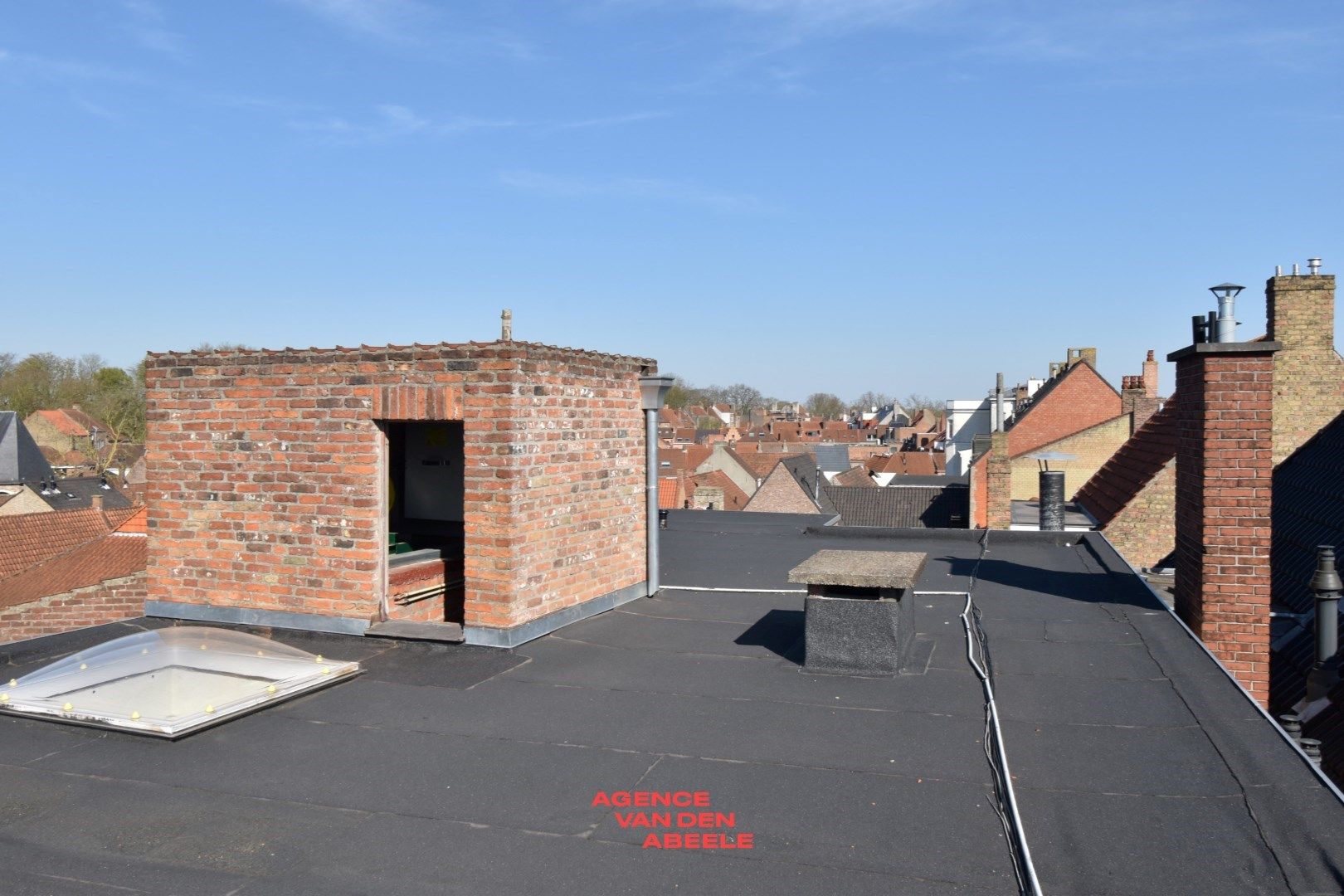 Opbrengsteigendom met 6 appartementen en commerciële handelsruimte foto 21