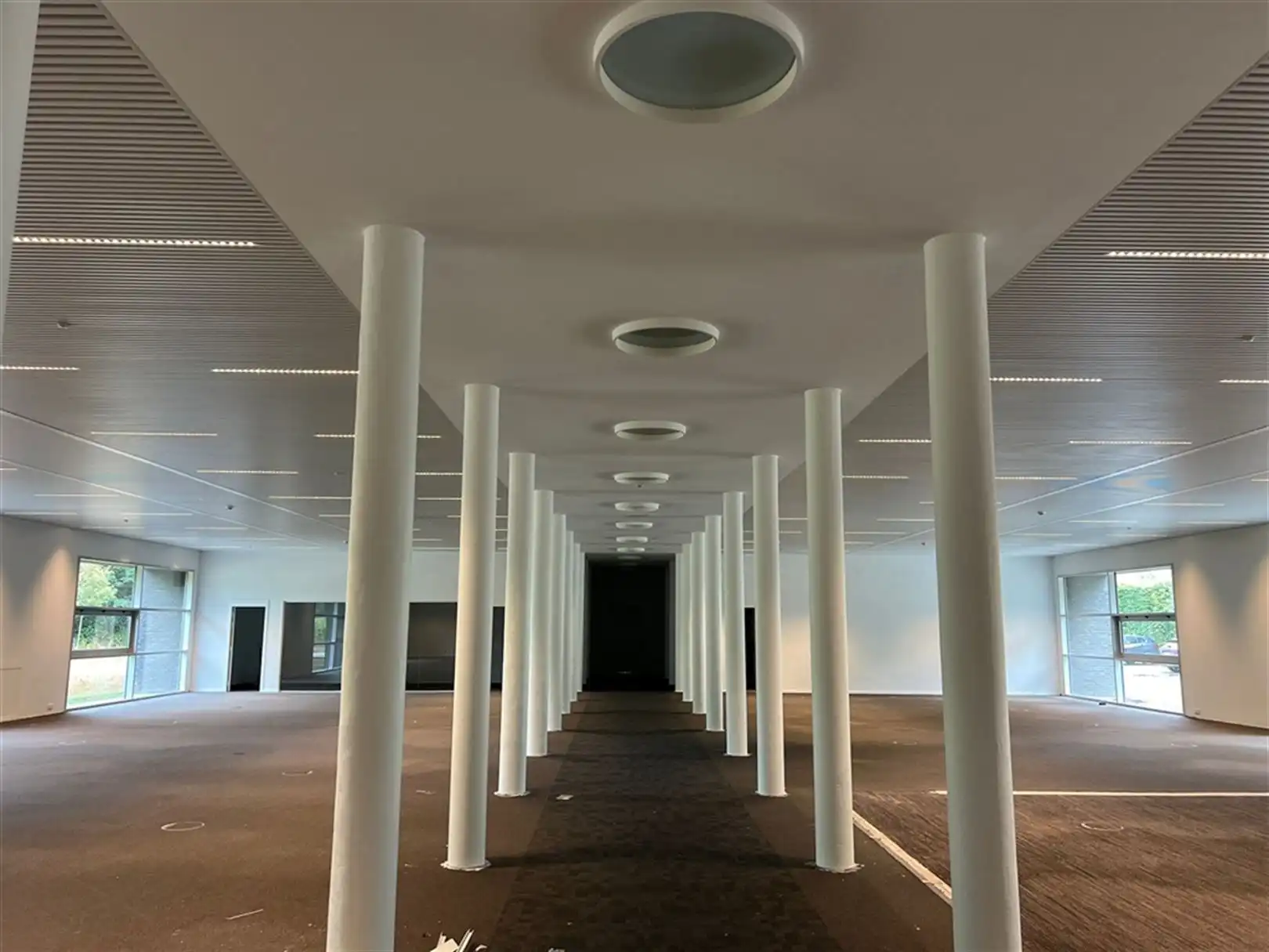 Vernieuwde technieken - Aan op- en afrit Gent Zuid - 815m² of 926m² foto 7