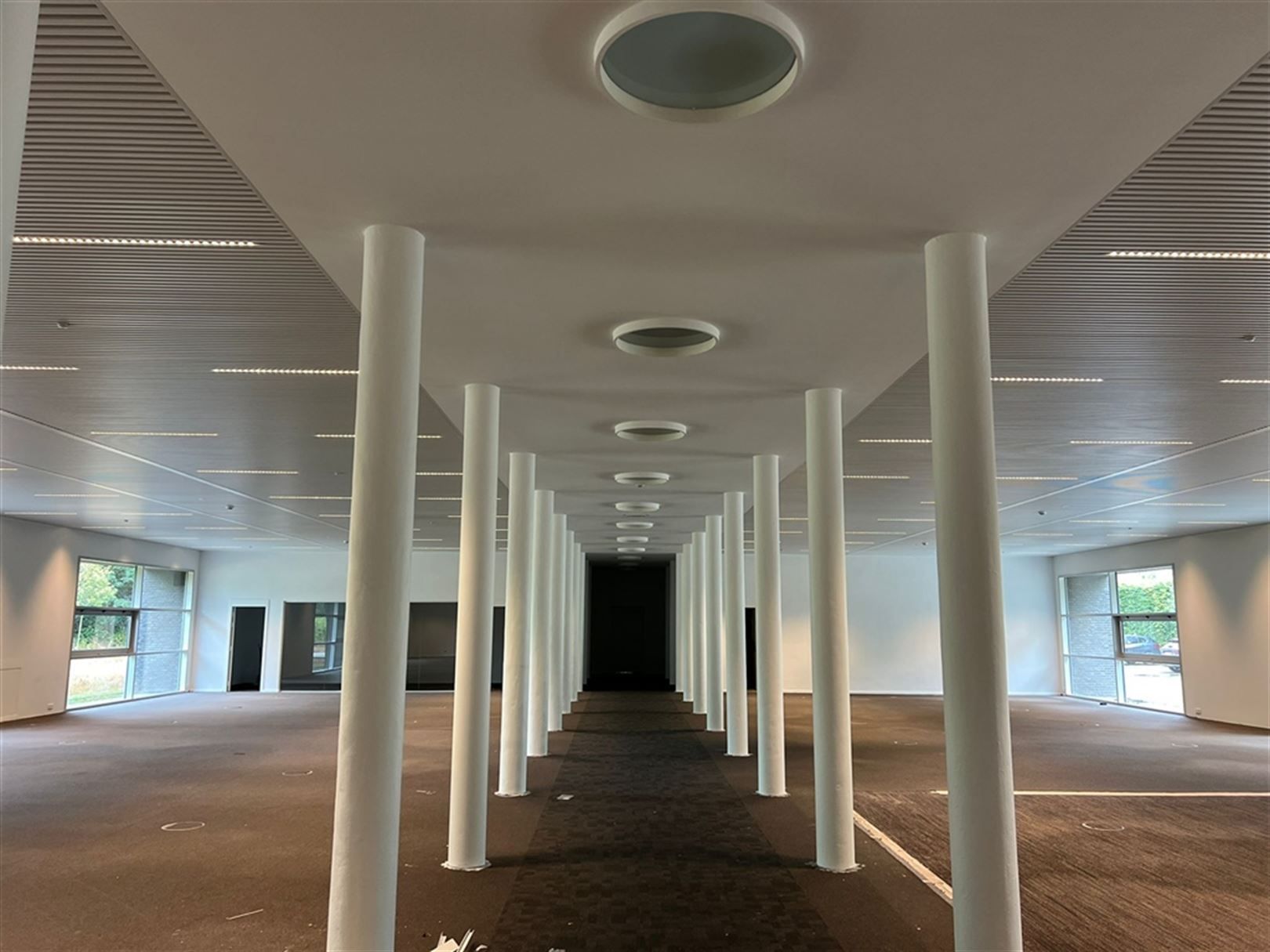 Vernieuwde technieken - Aan op- en afrit Gent Zuid - 815m² of 926m² foto 7