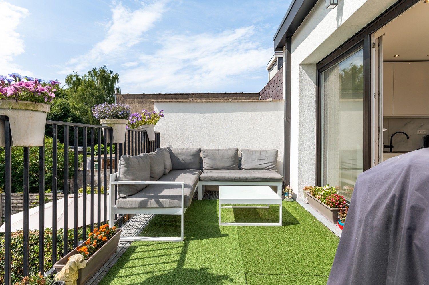 Prachtig instapklare duplex appartement met 2 slaapkamers, een garagebox en terras in Schoten! foto 14