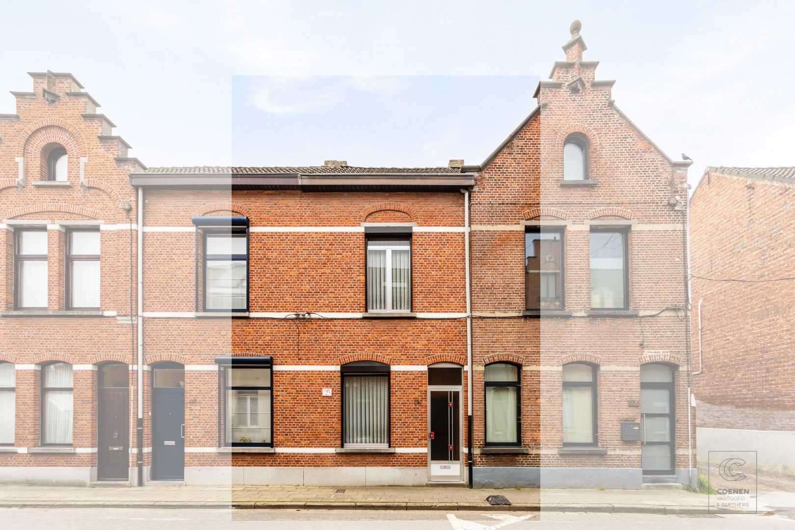 Hoofdfoto van de publicatie: Te renoveren woning met 2 à 3 slpk's, een bew. opp. van 105 m² op een zeer centrale ligging te Lier!